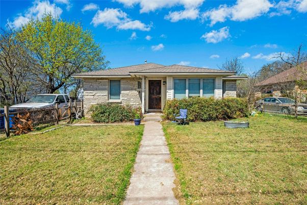 Backyard, Exterior, Facade, Ranch