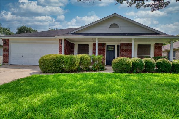 Attached, Exterior, Facade, Brick Facade, Ranch