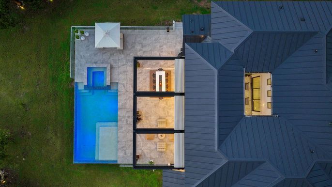 Exterior, Drone