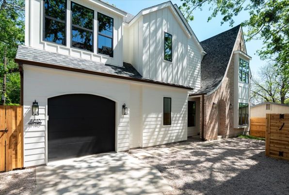 Attached, Exterior, Facade, Farmhouse