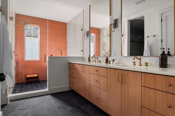 Bathroom, Dual Sink Vanities, Interior