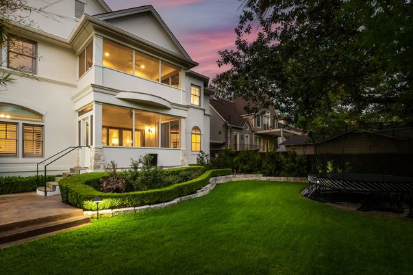 Backyard, Exterior, Facade, Modern