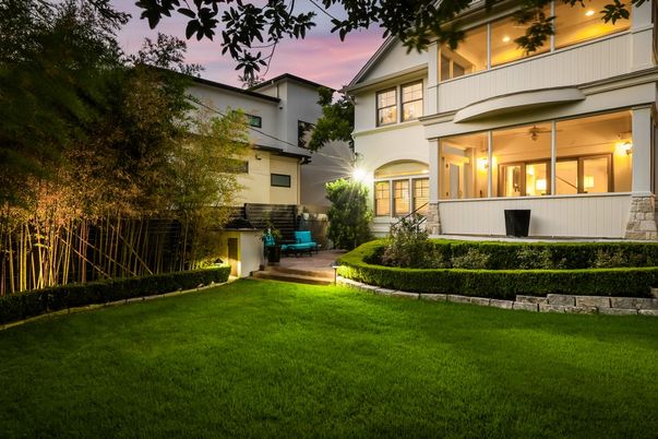 Backyard, Exterior, Facade, Modern