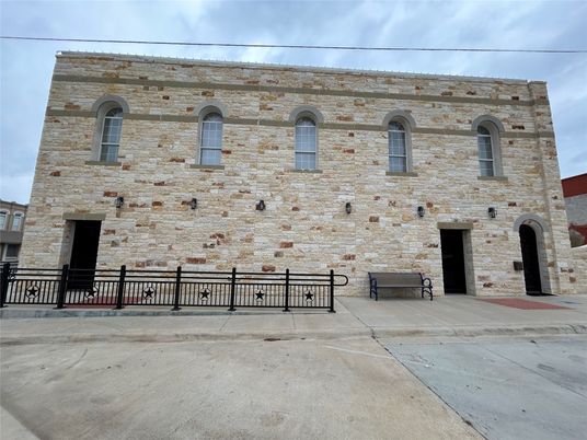 Exterior, Facade, Rowhouse