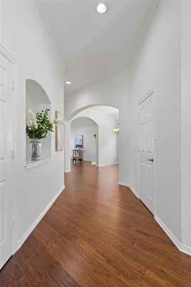 Interior, Recessed Lighting, Wood Texture Flooring