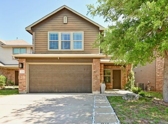 Attached, Exterior, Facade, American Craftsman