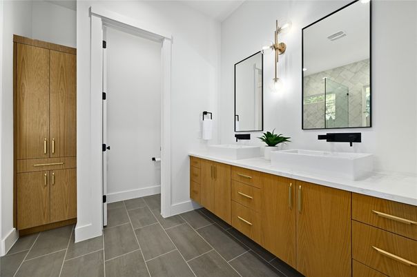 Bathroom, Dual Sink Vanities, Interior