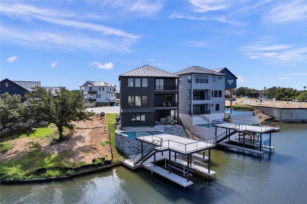 Exterior, Lake