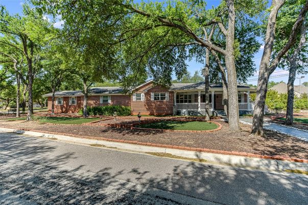 Exterior, Facade, Brick Facade, Ranch
