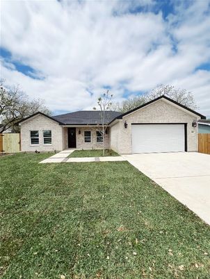 Attached, Exterior, Facade, Brick Facade, Ranch