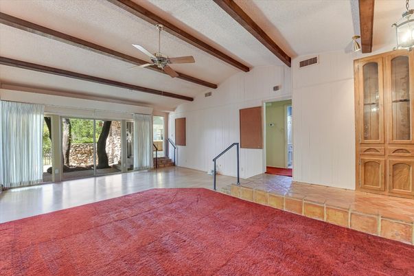 Empty room, Interior, Wooden Beams
