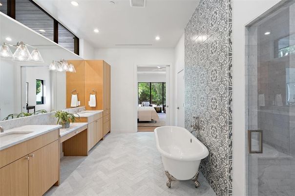 Bathroom, Dual Sink Vanities, Free Standing Baths, Interior, Recessed Lighting