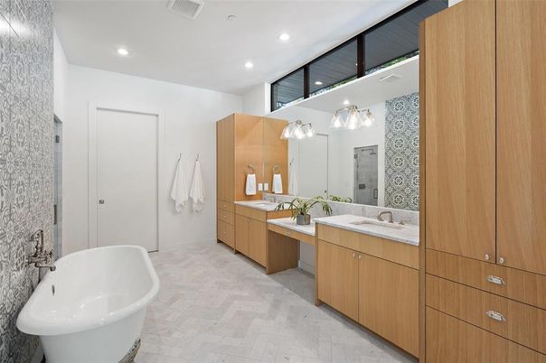Bathroom, Dual Sink Vanities, Free Standing Baths, Interior, Recessed Lighting