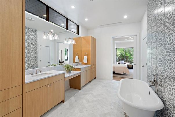 Bathroom, Dual Sink Vanities, Free Standing Baths, Interior, Recessed Lighting