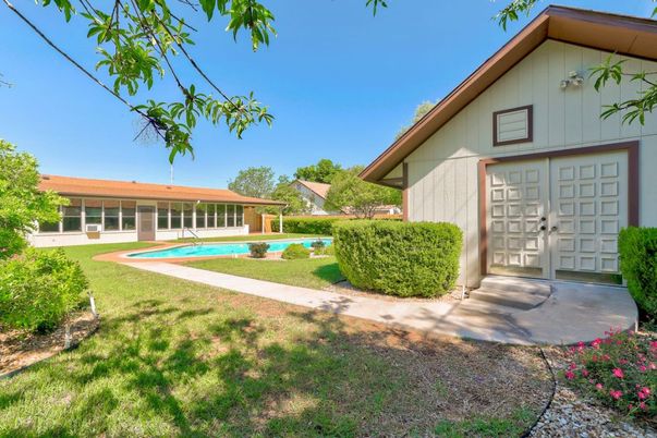 Exterior, Pool