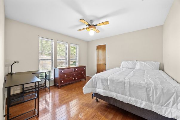 Bathroom, Interior, Recessed Lighting, Wood Texture Flooring