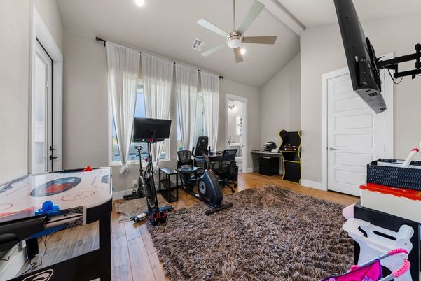 Fitness Equipment, Interior, Recessed Lighting, Wood Texture Flooring