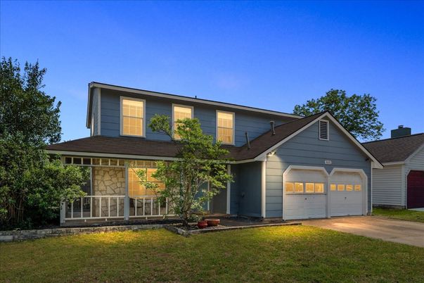 Attached, Exterior, Facade, Farmhouse
