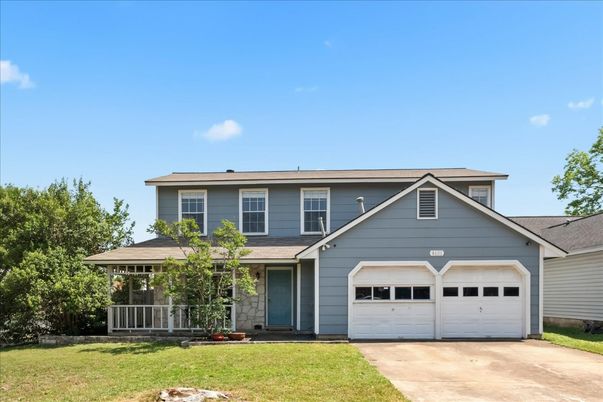Attached, Exterior, Facade, American Craftsman