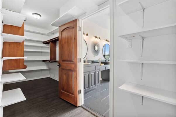 Bathroom, Interior, Walk-in Closets, Wood Texture Flooring