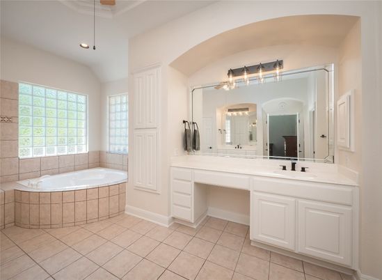 Bathroom, Dual Sink Vanities, Interior, Recessed Lighting