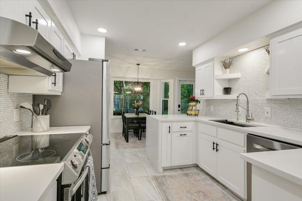 Dining room, Interior, Kitchen, Pendant Lights, Recessed Lighting, Stainless Steel Appliances