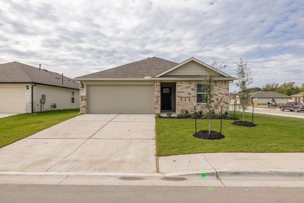 Attached, Exterior, Facade, Ranch