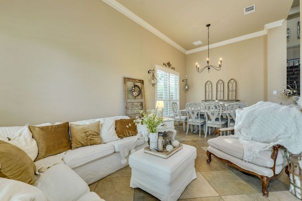 Chandelier, Dining room, Interior, Living room