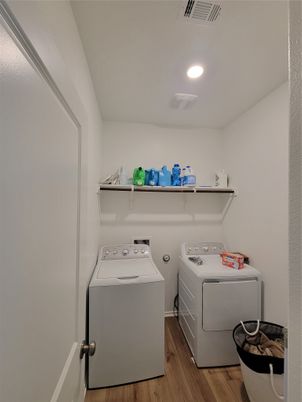 Interior, Recessed Lighting, Washer, Wood Texture Flooring