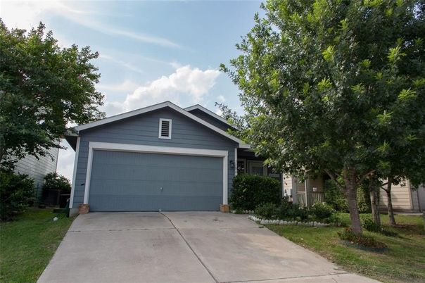 Attached, Exterior, Facade, American Craftsman