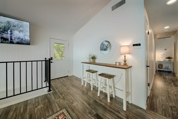 Interior, Recessed Lighting, Wood Texture Flooring