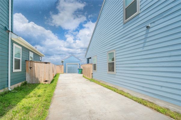 Detached Garage, Exterior