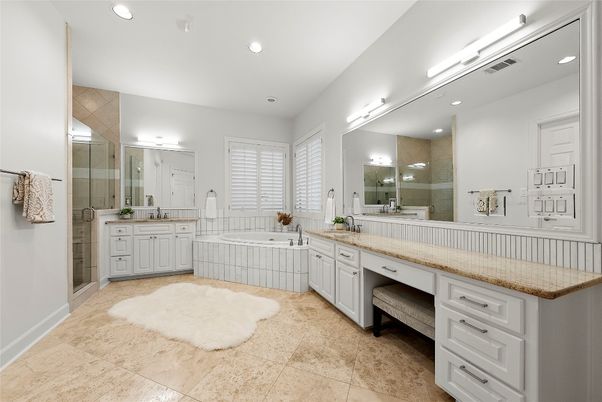 Bathroom, Dual Sink Vanities, Interior, Recessed Lighting
