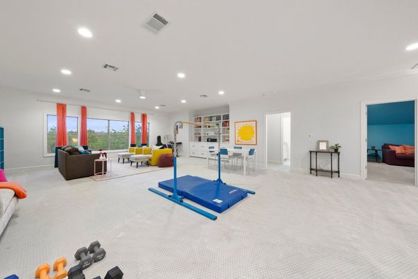 Fitness Equipment, Interior, Living room, Recessed Lighting