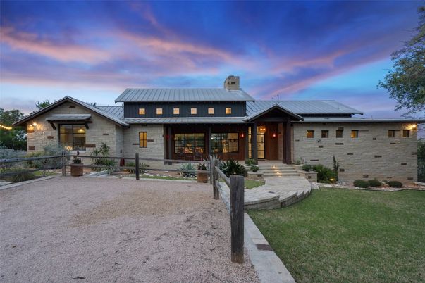 Backyard, Exterior, Facade, Solar Panels, Ranch