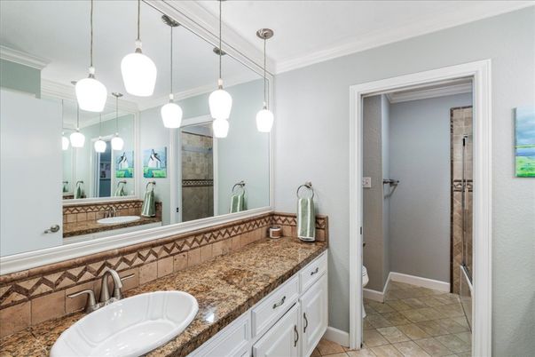 Bathroom, Dual Sink Vanities, Interior, Pendant Lights