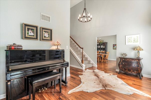 Chandelier, Dining room, Interior, Pendant Lights, Piano, Wood Texture Flooring