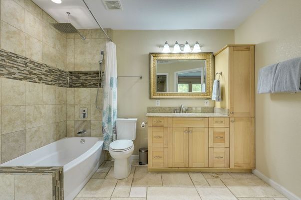 Bathroom, Interior, Recessed Lighting