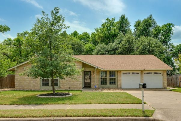 Attached, Exterior, Facade, Brick Facade, Ranch