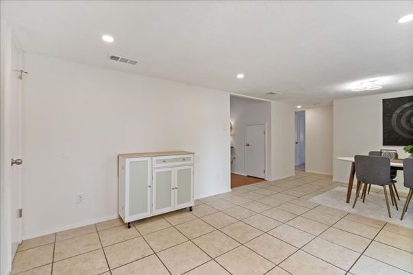 Dining room, Interior, Recessed Lighting