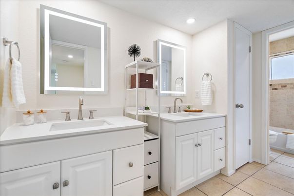 Bathroom, Dual Sink Vanities, Interior, Recessed Lighting