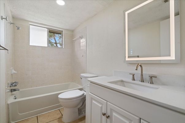 Bathroom, Interior, Recessed Lighting
