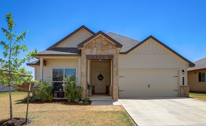 Attached, Exterior, Facade, Farmhouse