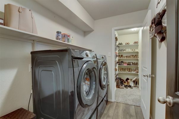 Interior, Washer, Wood Texture Flooring