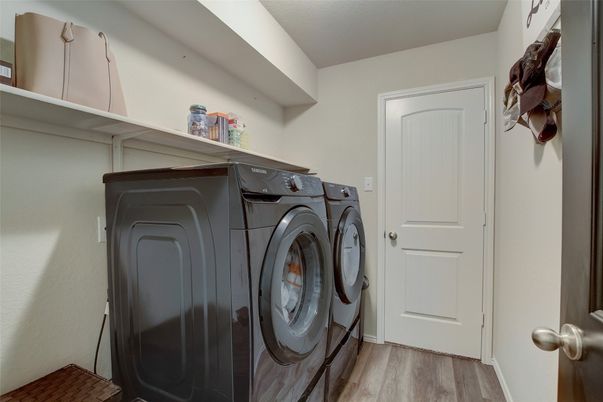 Interior, Washer, Wood Texture Flooring
