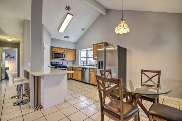 Dining room, Interior, Kitchen, Pendant Lights, Stainless Steel Appliances