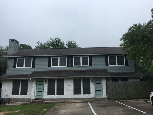 Exterior, Facade, Raised Ranch