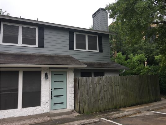 Exterior, Facade, Raised Ranch