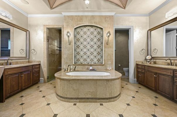 Bathroom, Dual Sink Vanities, Interior