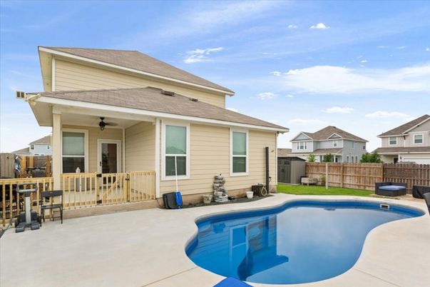 Exterior, Pool